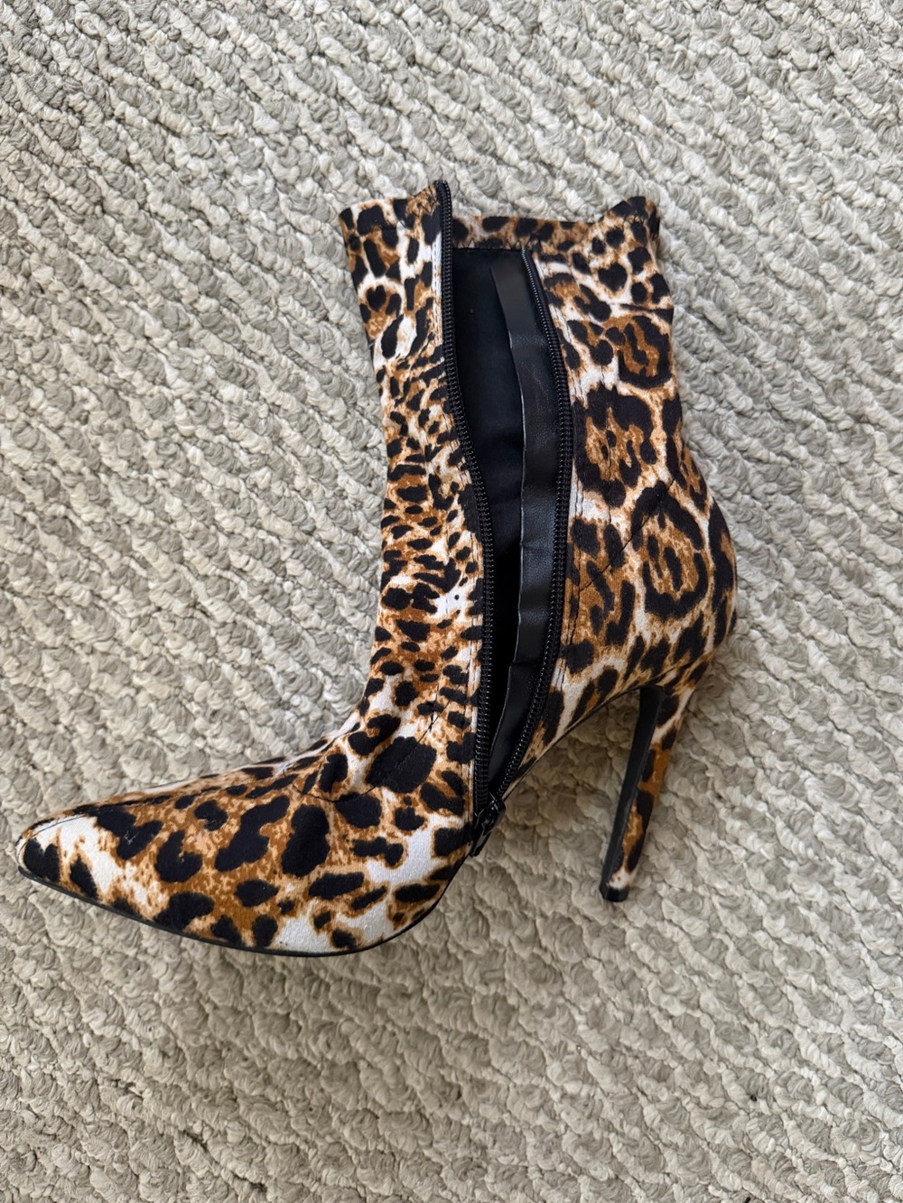 Leopard/ Cheetah Print Stiletto Booties - Picture 6 of 9